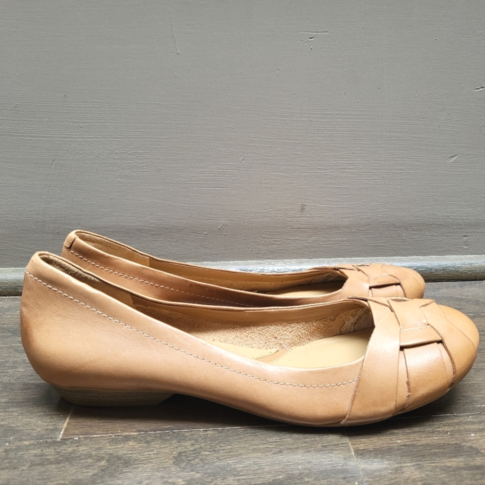 Naturalizer N5 Comfort flats - tan size 8.5
